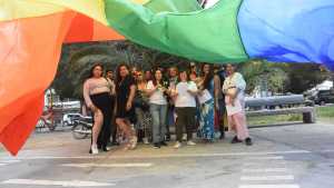 Resistencia y resiliencia: hubo Marcha del Orgullo y plaza concurrida en Roca