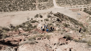 Video| Una mujer cayó en la barda de Plottier cuando hacía trekking y fue rescatada a 70 metros de altura