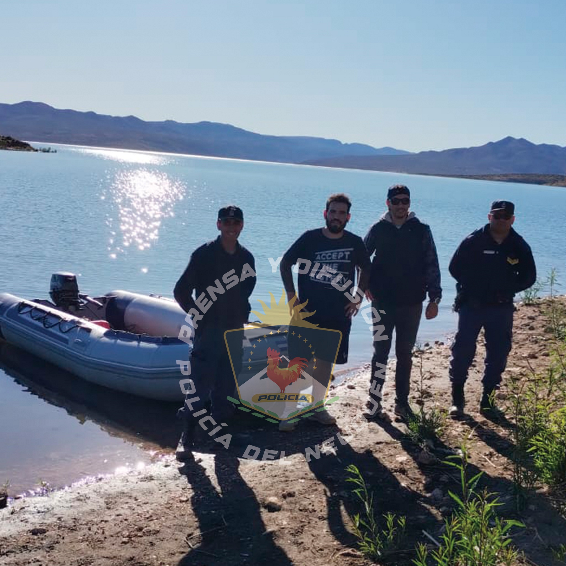 La policía de Neuquén rescató a dos pescadores en el río Collón Curá. (Foto: Gentileza Policía de Neuquén).