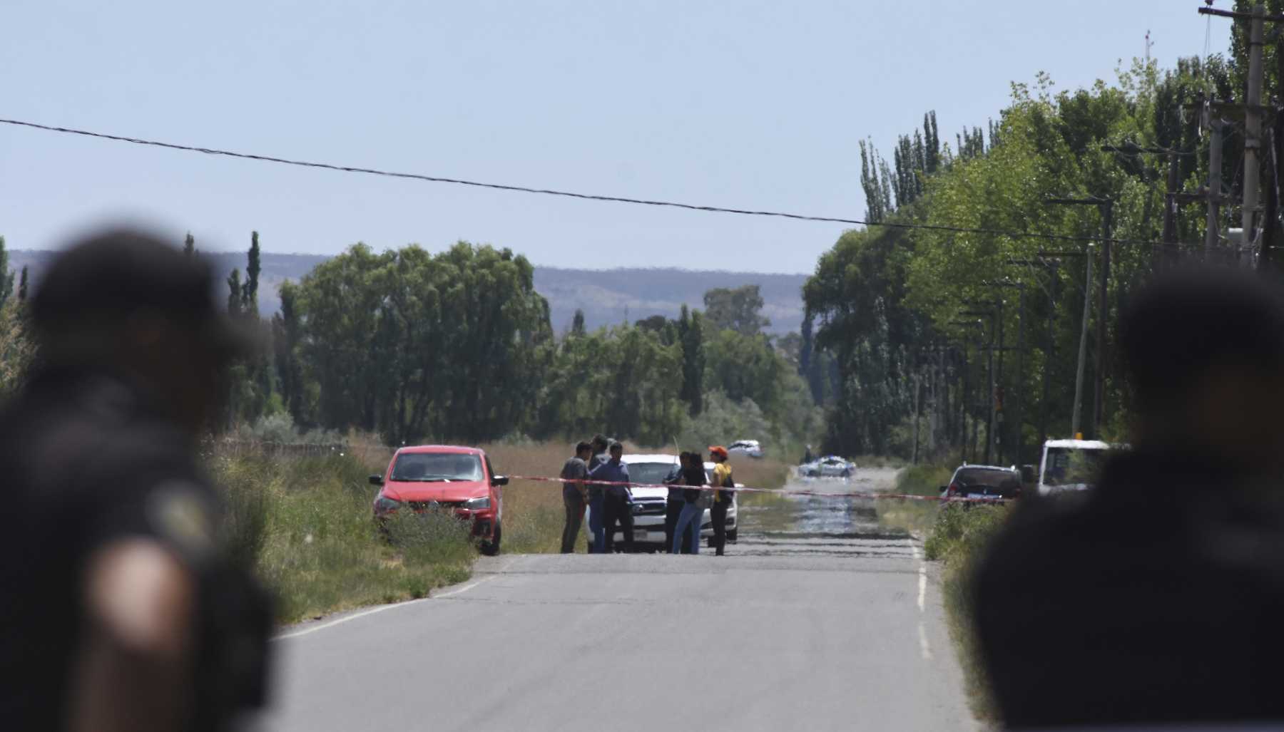 Investigan un doble crimen en Roca. Foto: Andrés Maripe. 