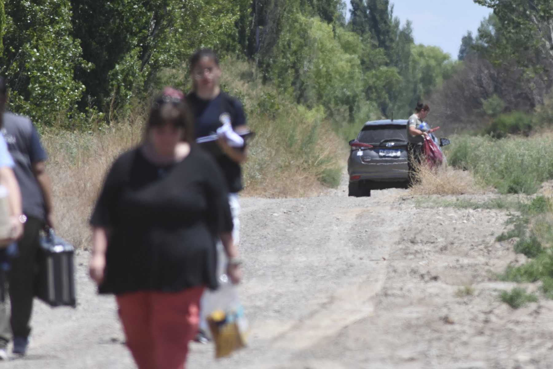 El Toyota Yaris encontrado en el lugar del crimen fue trasladado para pericias clave.  Foto Andrés Maripe.
