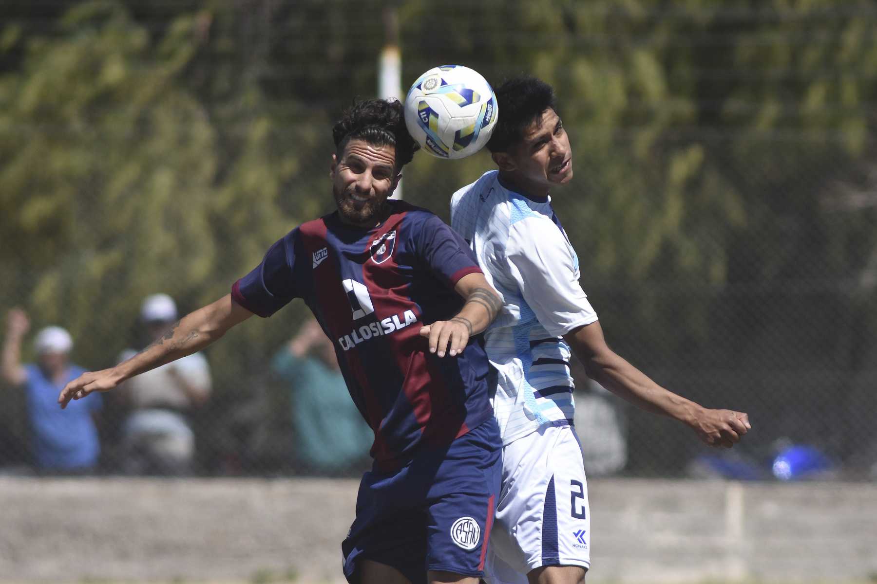 Argentinos del Norte y La Amistad igualaron 2 a 2 en la final de ida. (Foto: Andrés Maripe)