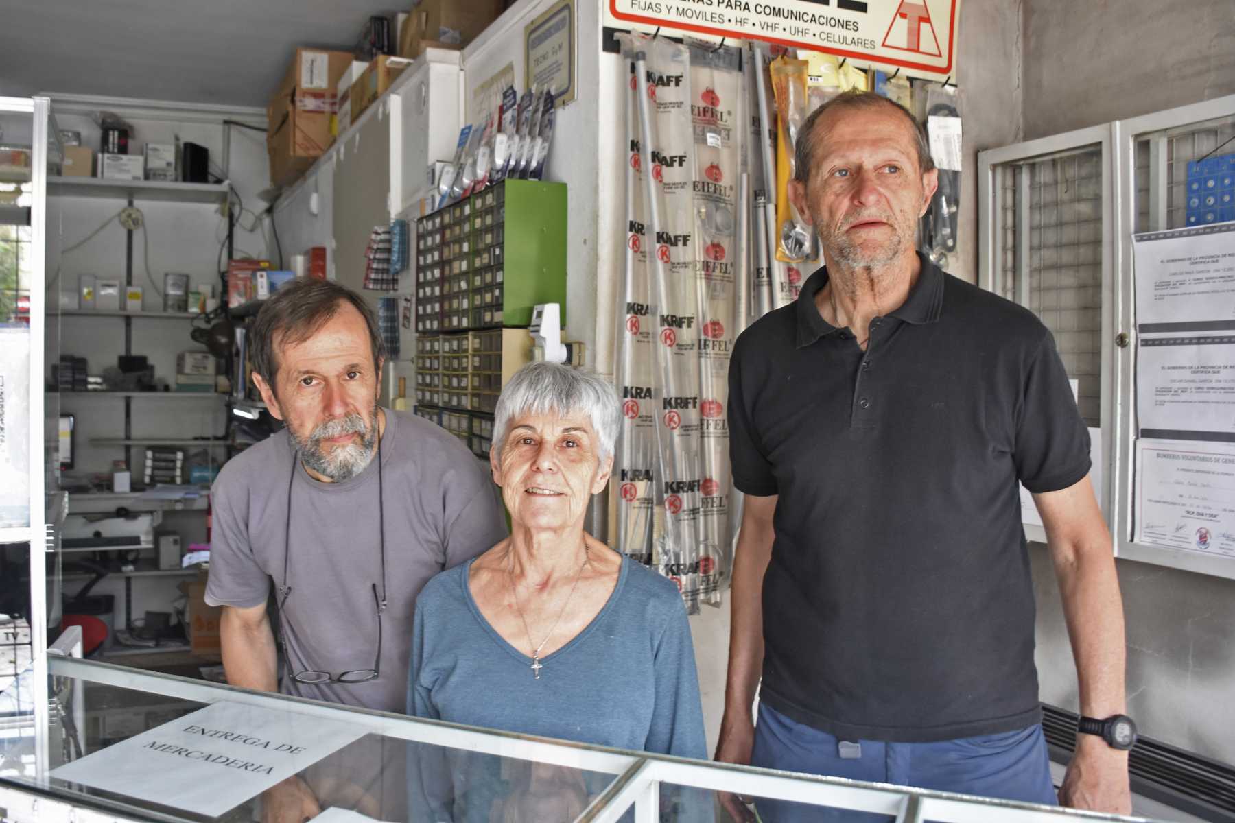 Oscar, Gladis y Carlos. Foto: Juan Thomes. 