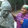 Imagen de Doña Rosa la mapuche a la que Jesús le lava los pies, en el Vía Christi de la Patagonia