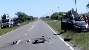 Un camionero de Neuquén involucrado en un grave choque con un auto en La Pampa: dos heridos