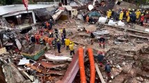 Imagen de Hallaron otros tres cuerpos en los escombros del hotel de Villa Gesell y ya son siete los muertos