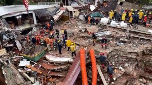 Hallaron otros tres cuerpos en los escombros del hotel de Villa Gesell y ya son siete los muertos