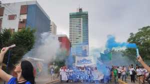 Marcha universitaria en Neuquén: comenzó la movilización hacia el centro de la ciudad