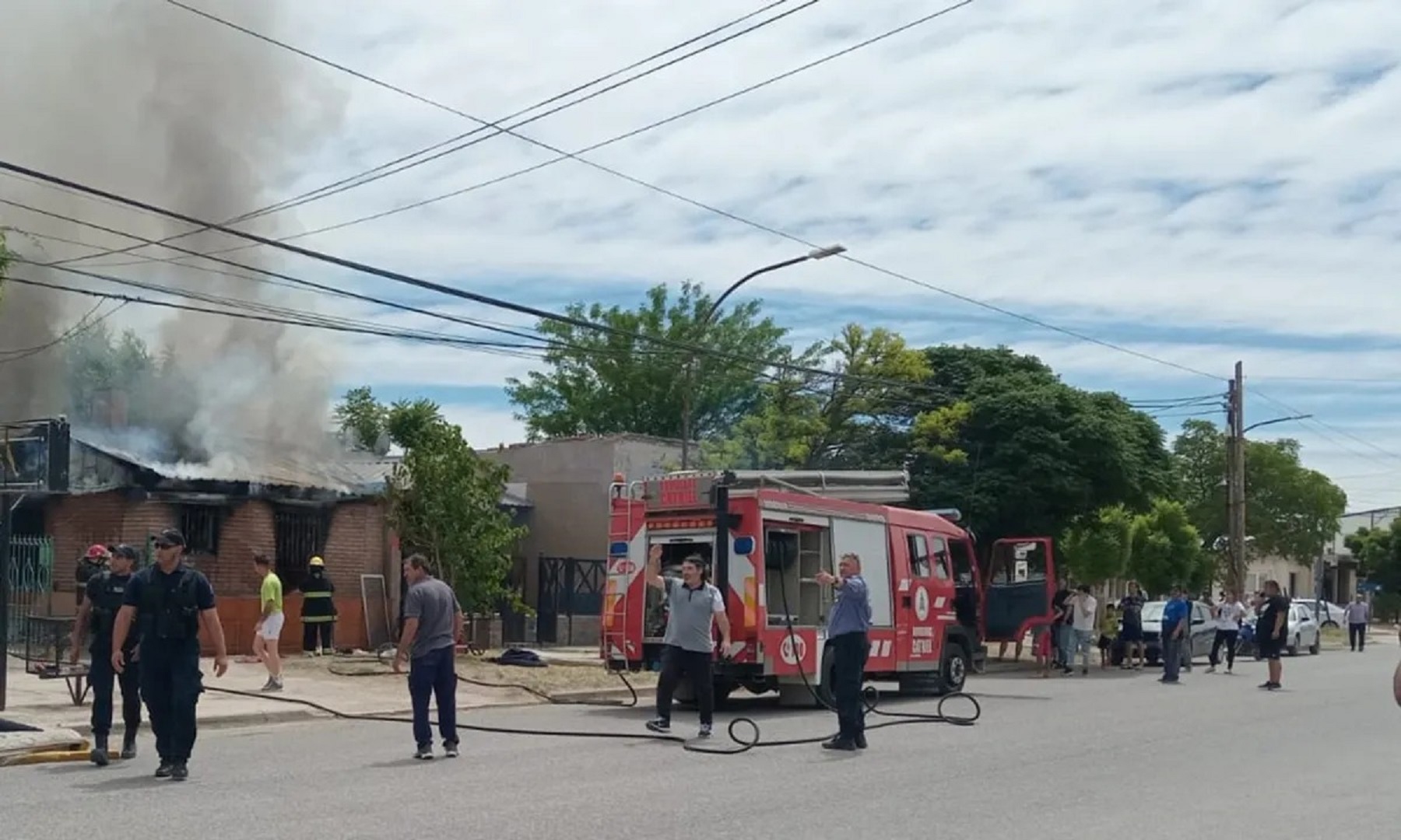 Grave incendio en Catriel. Foto: Gentileza (Radio Ciudad Catriel)
