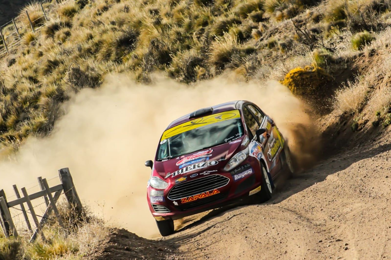 Di Bartolo dio un paso clave en la penúltima fecha y buscará el título en Cutral Co. (Fotos/Fredi Bajlión, de Locos X el rally)