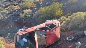 Vuelcos sobre Ruta 7 en Neuquén: el segundo se habría distraído mirando el primer accidente