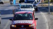 Imagen de Caravana por las represas en Neuquén: terminó el acto y se normalizó el tránsito en los puentes carreteros