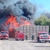 Imagen de Voraz incendio de bines en un frigorífico de Allen: hay un herido mientras trabajan para controlarlo