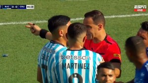 Video | La primera polémica en la final de la Copa Sudamericana: le anularon un gol a Racing a instancias de VAR