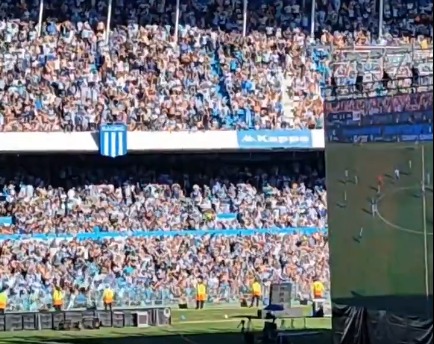 Los hinchas de Racing celebraron en el Cilindro de Avellaneda.