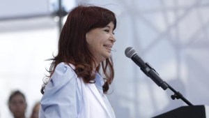 Cristina Kirchner a Javier Milei: «Si sos tan guapo desregulá los medicamentos, a ver si te animás»