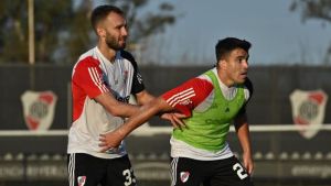 Pezzella y Acuña, los campeones del mundo que preparan sus regresos en River