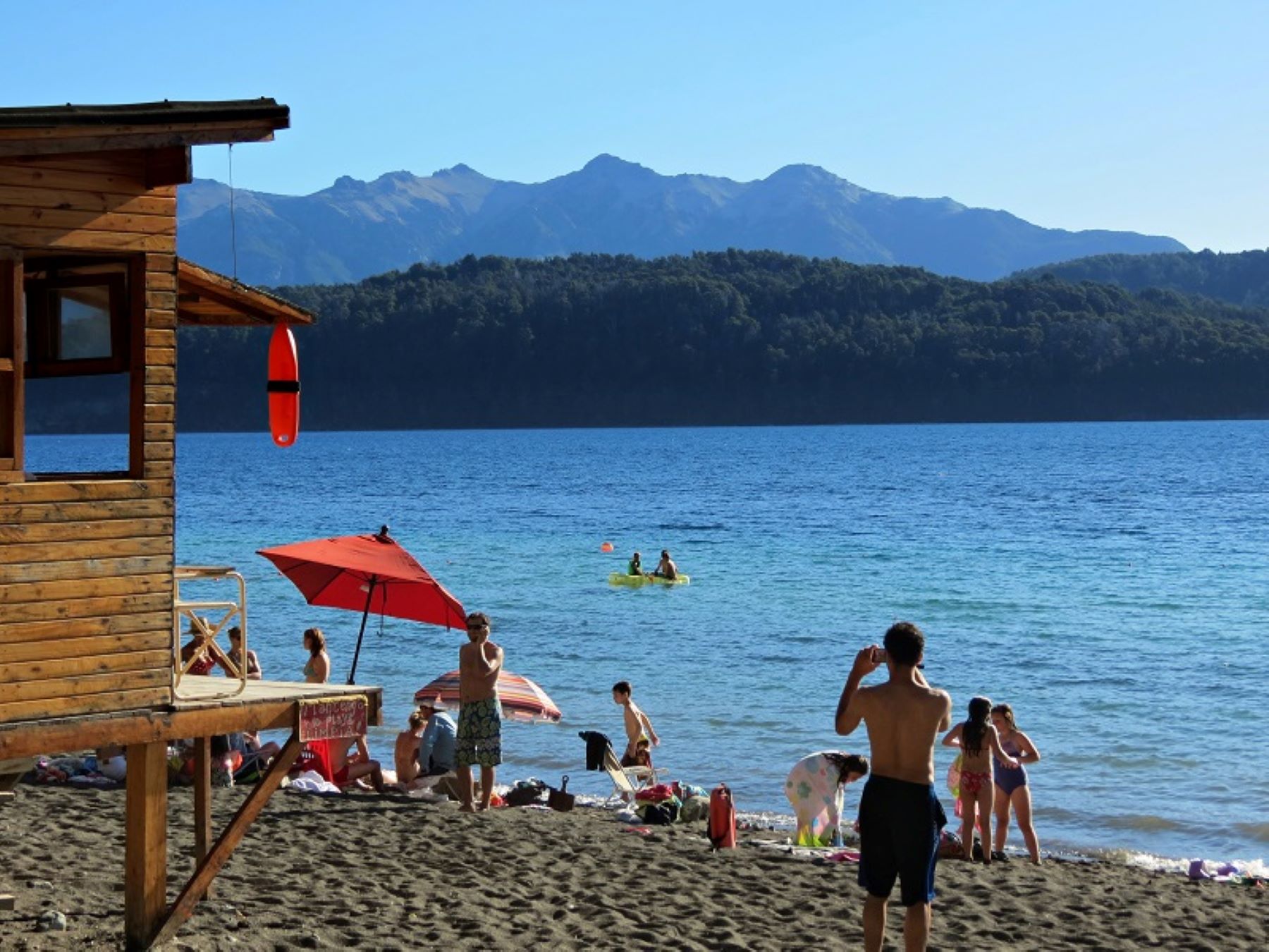 Villa La Angostura tendrá este verano seis balnearios habilitados. Foto: Municipalidad de Villa La Angostura. 