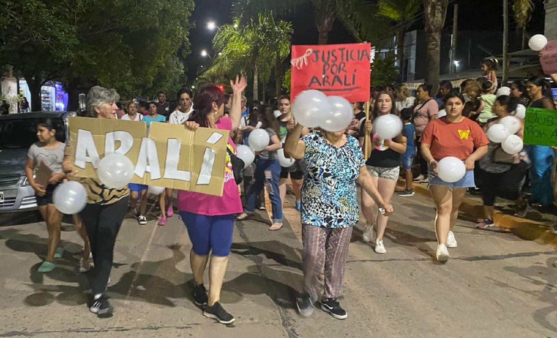 Vecinos, familiares y conocidos exigen justicia por Aralí. Foto: La Radio 1029