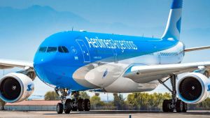 Valijas que hablan: «Aerolíneas Argentinas no se vende», los pasajeros y sus mensajes de apoyo