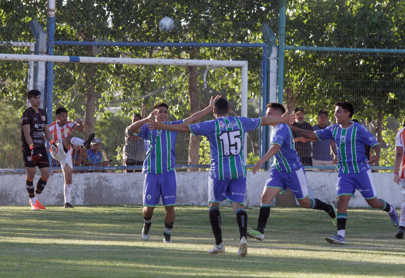 Maronese venció a San Patricio y lo dejó afuera. (Foto: Oscar Livera)