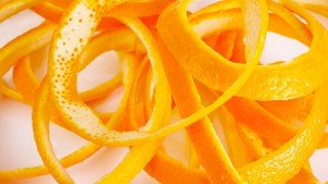 Cómo aprovechar las cáscaras de naranja: las cinco ideas que te servirán para el hogar 