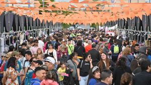 La feria más grande de Neuquén ya arrancó este sábado: clima, transporte y horarios