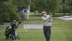 La historia de Emilio, de Neuquén, el golfista más longevo de Patagonia