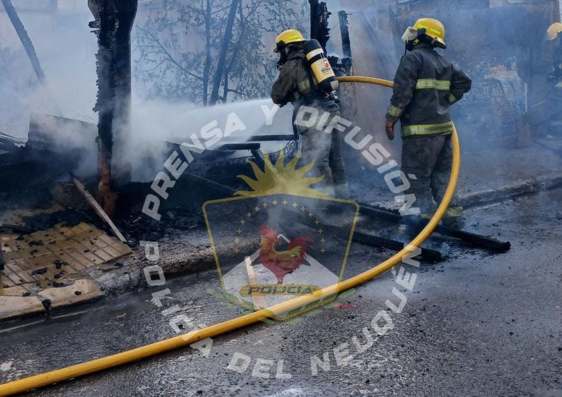 Un incendio quemó una vivienda en Neuquén. Foto: Gentileza