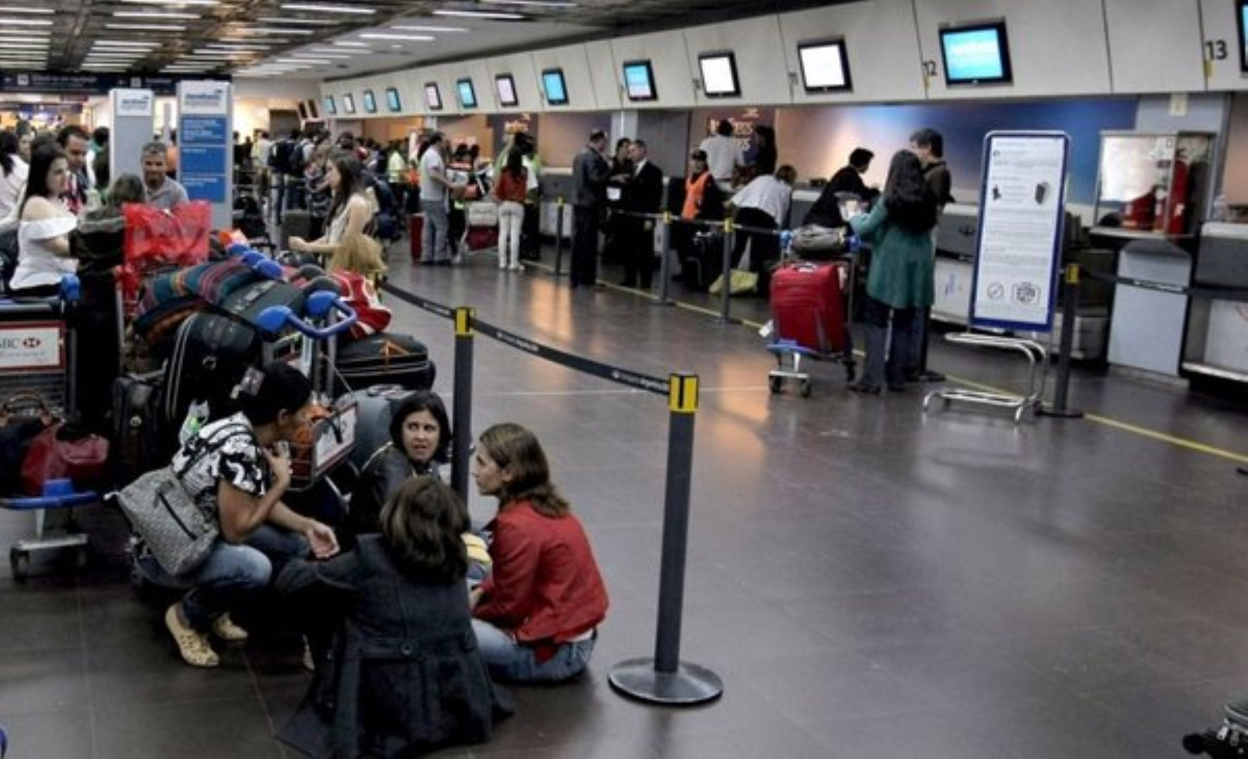 Por una medida de Intercargo, hubo vuelos demorados en Aeroparque. Foto: Gentileza X @eldestapeweb