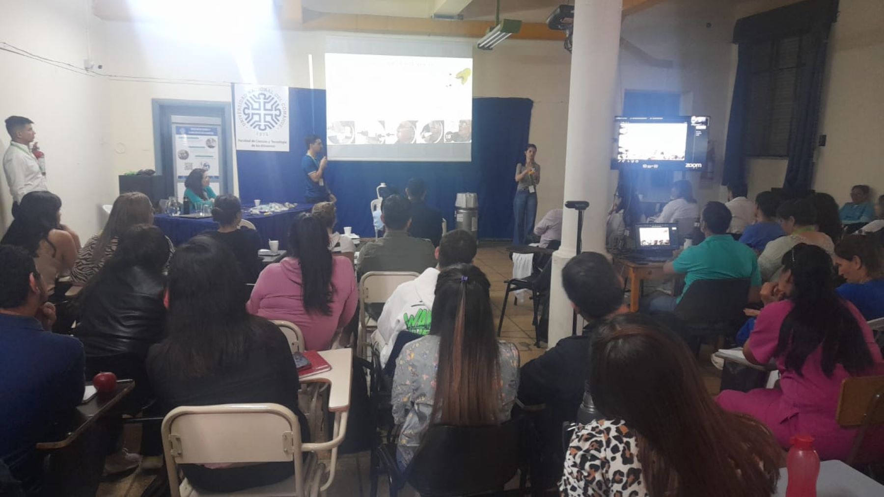 El encuentro se lleva a cabo en el aula magna de la Facultad de Ciencias y Tecnología de los Alimentos. Foto: gentileza