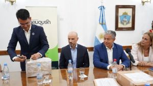 Presentaron a las 11 ofertas de empresas interesadas en asfaltar la cuesta del Rahue