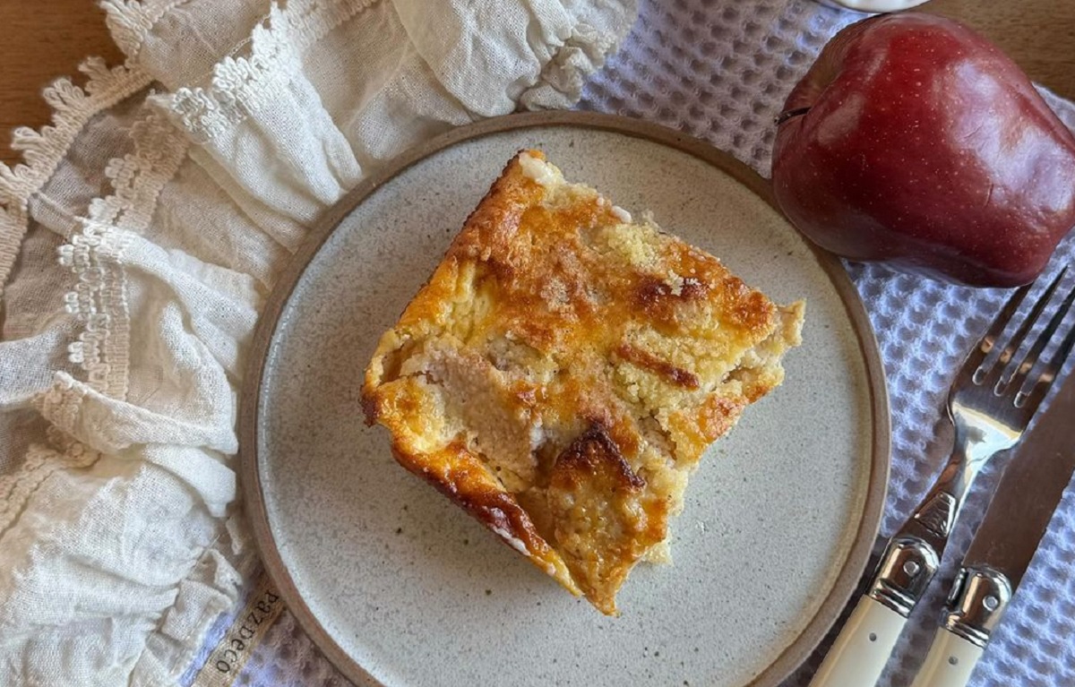 Animate a esta torta de manzana y yogur más que fácil