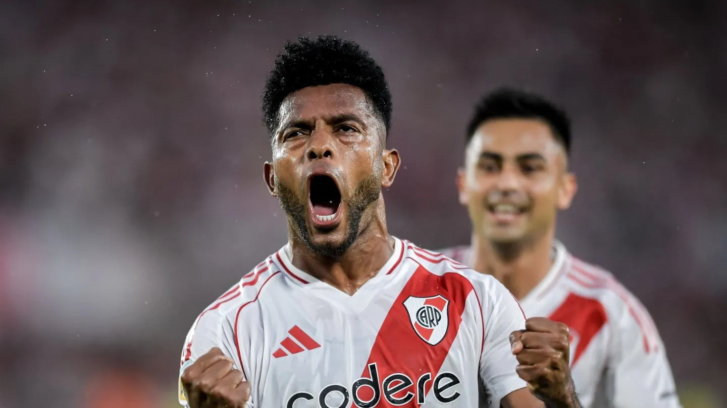 El desahogo de Borja en el Monumental tras anotarle a Barracas Central (Marcelo Endelli/Getty Images).
