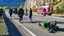 Imagen de Un motociclista trasladado a Bariloche por un fuerte choque contra un guardarraíl en Ruta 40