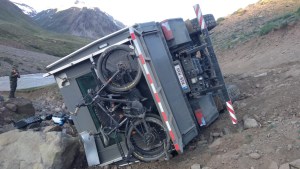 El SOS internacional que movilizó a Neuquén: qué dijo Leroy, uno de los turistas de Bélgica que volcó su motorhome