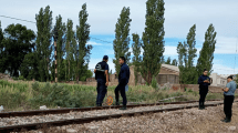 Imagen de Quién era el hombre que fue encontrado muerto cerca de las vías del tren en Allen