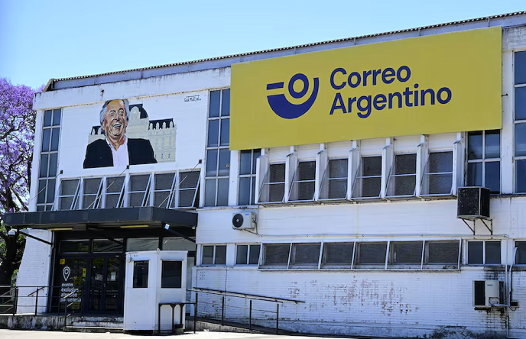 El mural de Néstor Kirchner estaba en la sede del Correo Argentino en Retiro. Foto: Infobae