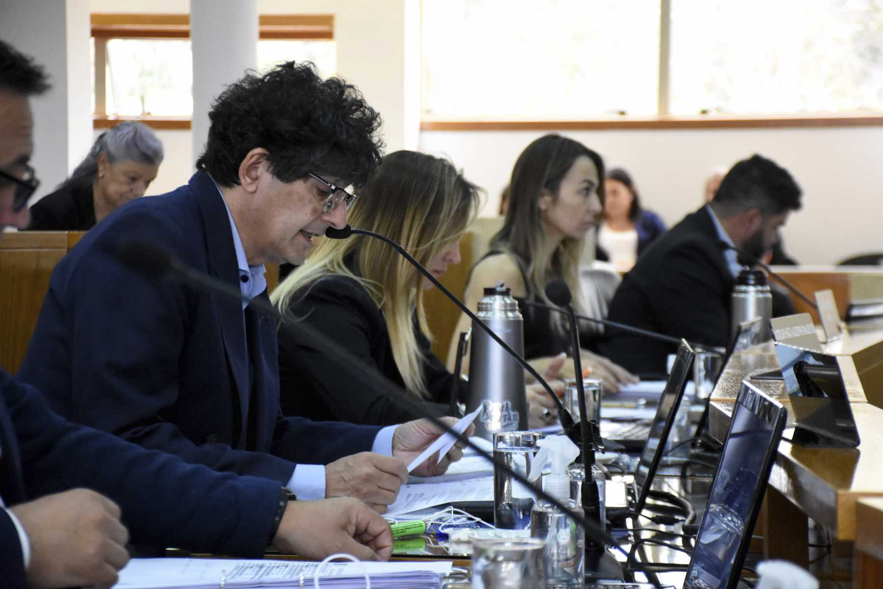 El oficialismo cerró filas tras el abogado y comisario vinculado a la lista azul, Gustavo Pereyra. La mayoría de los bloques acompañaron con el voto (foto Matías Subat)