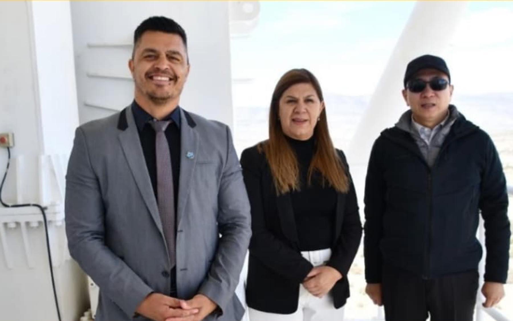 Pablo Ruiz (izq.) junto a su hermana Gloria, la vicegobernadora de Neuquén. (Gentileza)