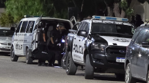 Imagen de Tensión en Centenario: en estado de shock liberaron al penitenciario que fue tomado de rehén