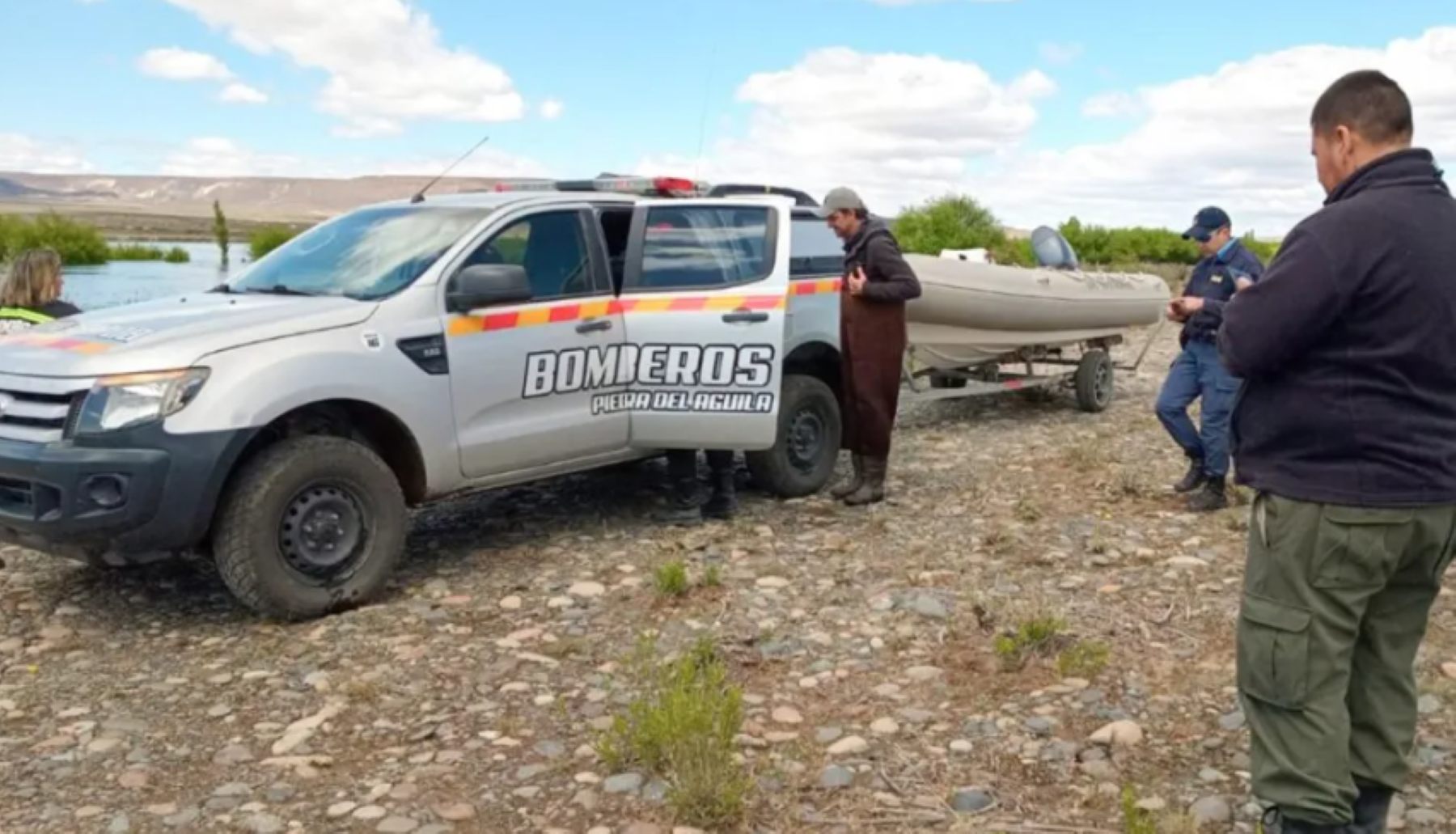 Rescataron a un pescador en Piedra del Águila. Foto: Gentileza Neuquén Informa. 