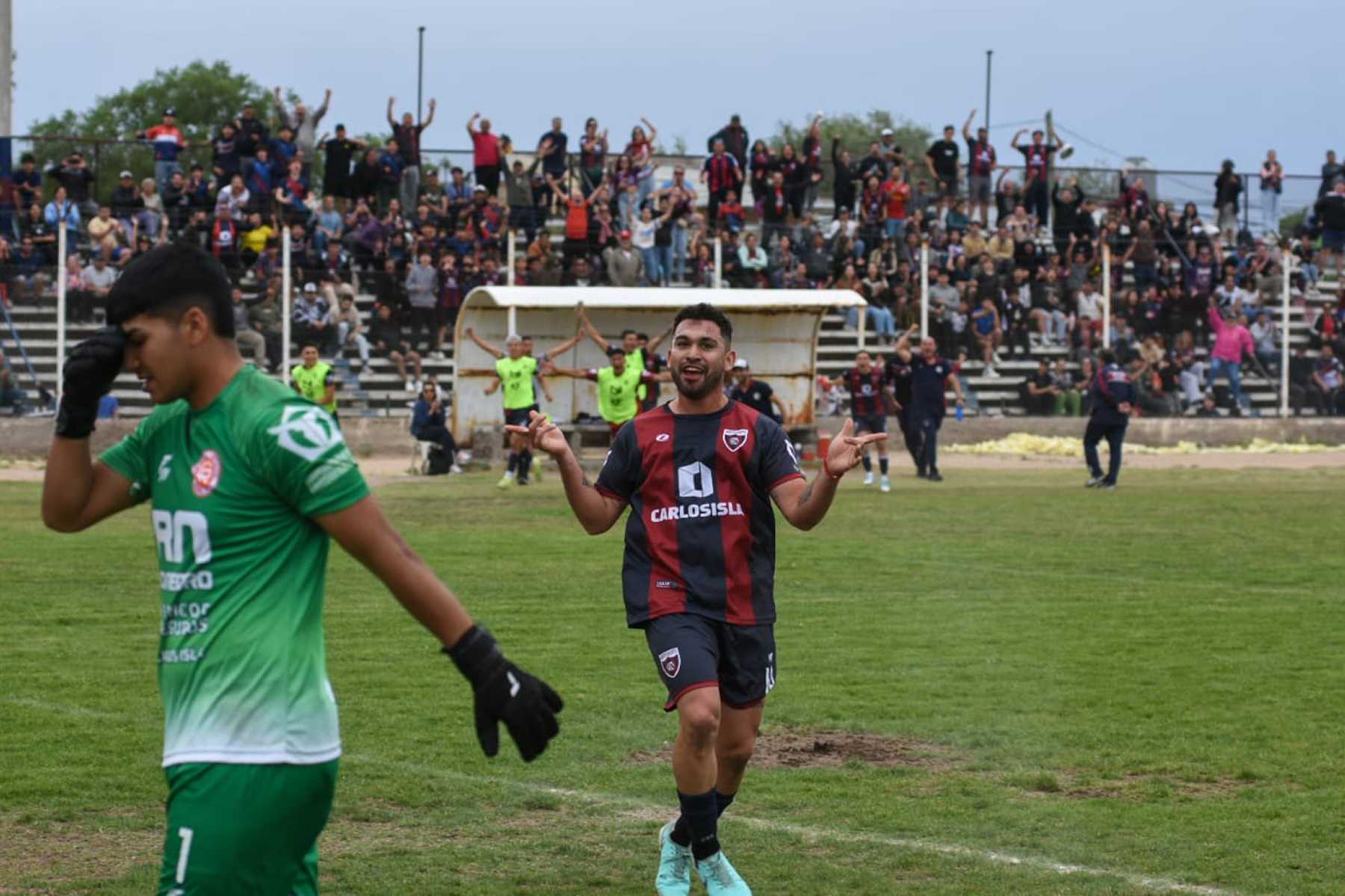 Argentinos del Norte goleó 3 a 0 a Deportivo Roca como local. (Foto: Juan Thomes)