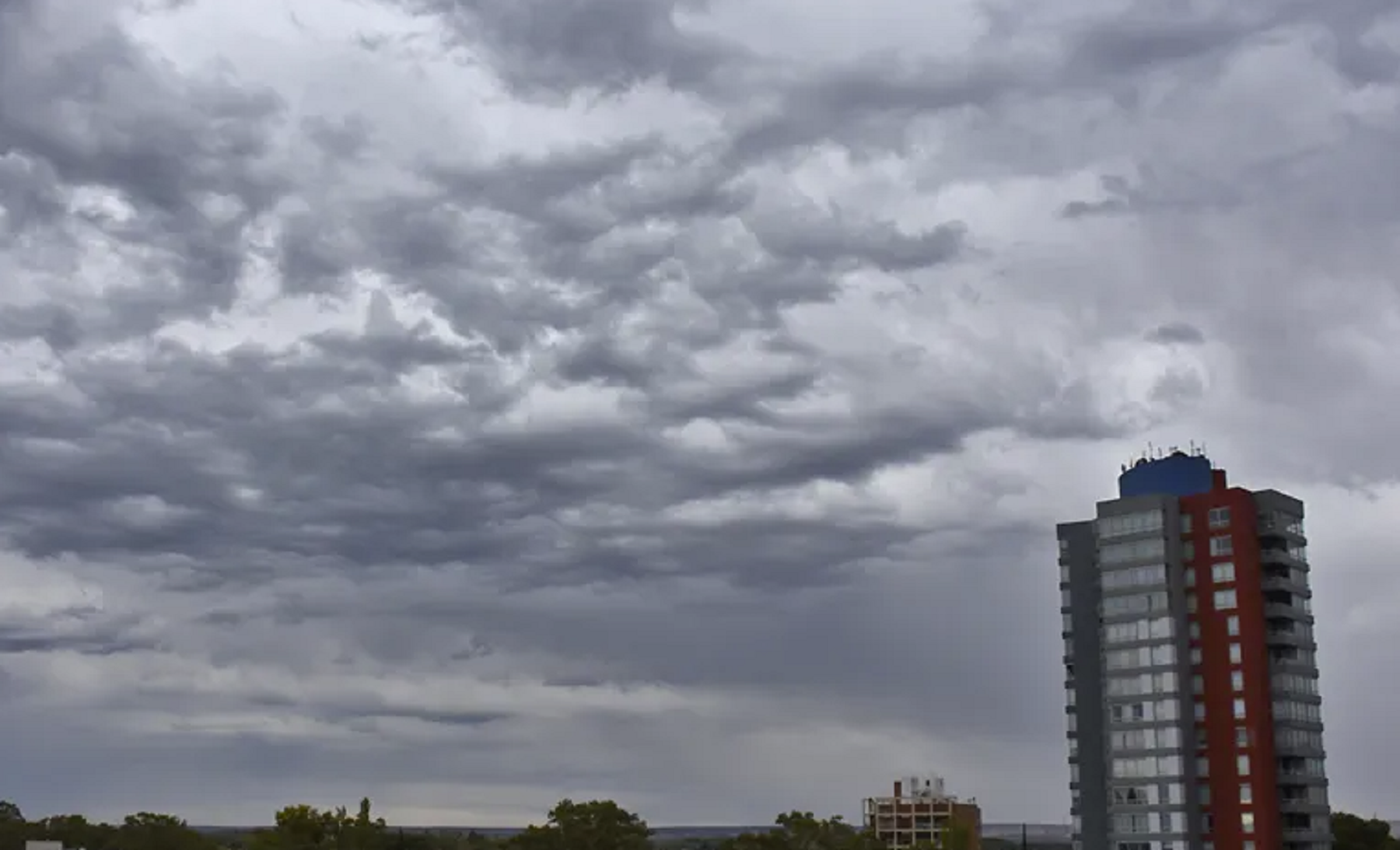 Viernes super nublado y con máximas templadas en Neuquén y el Alto Valle. Foto: Juan Thomes