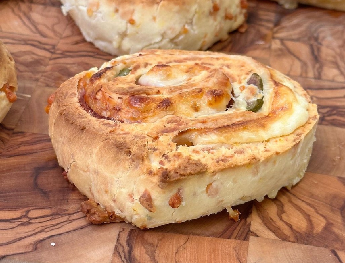 Roll de chipa, jamón y queso ideal para la picada