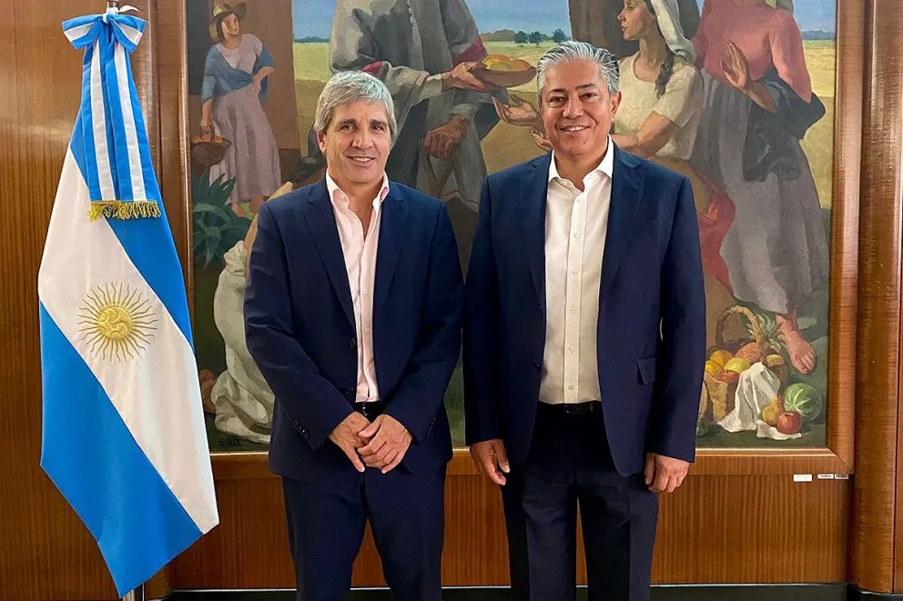 Rolando Figueroa se reunió el viernes con el ministro Luis Caputo. Foto: gentileza.