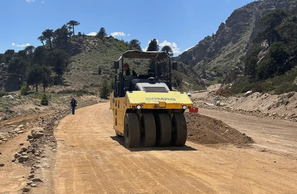 Obras en la Ruta 23, clave en la conectividad con Chile. Foto: gentileza Neuquén Informa