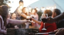 Imagen de Cervantes: 4 chef en presentación de vino, arte y música en Antigua Bodega Patagónica