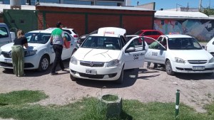 En Viedma controlan los taxis para garantizar que cumplen con todas las normas