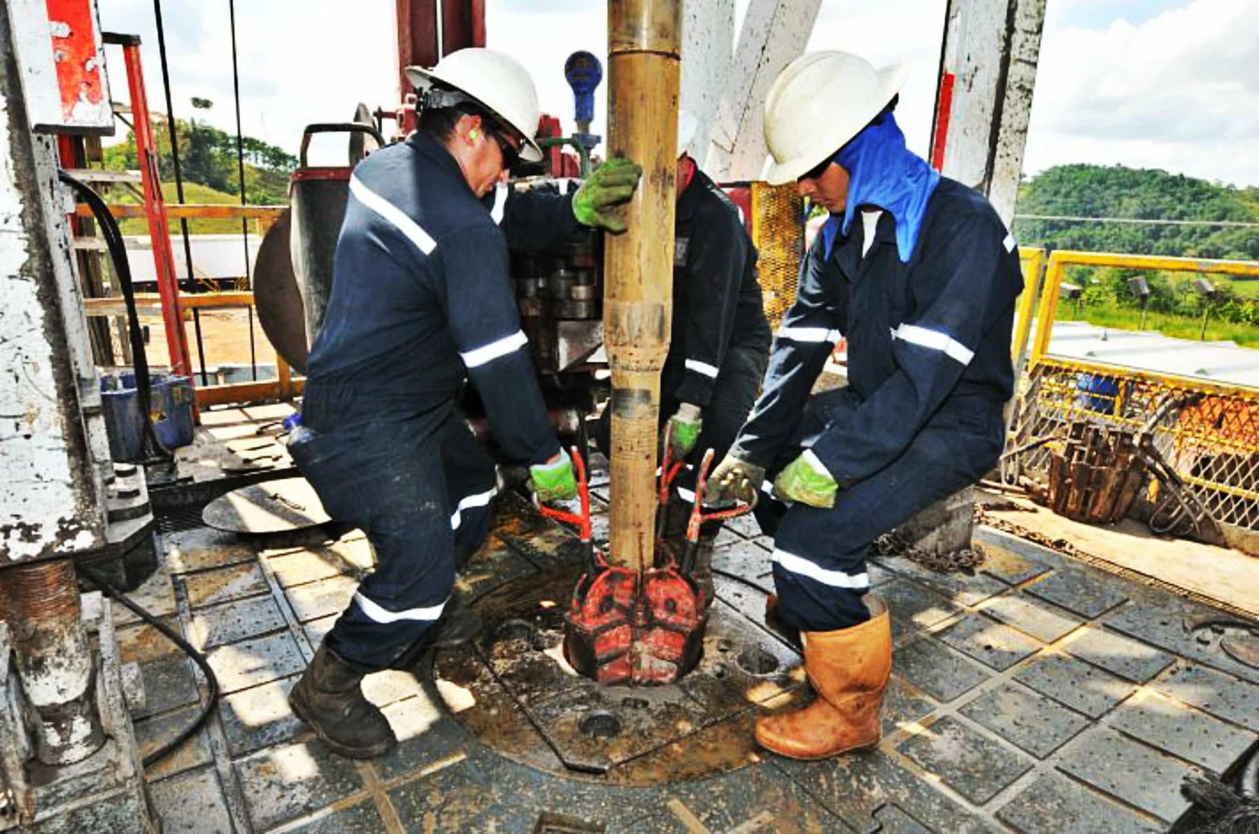 Los petroleros negociaron una mejora de haberes.